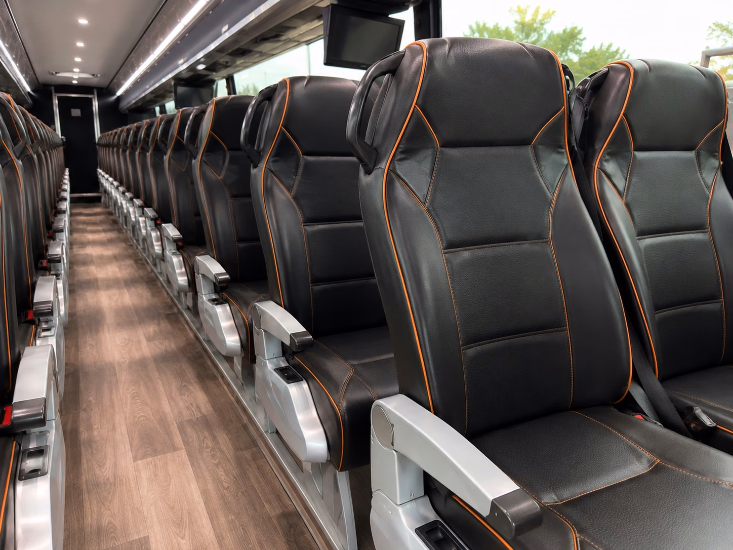 rochester hotel to venue shuttle service makes guest logistics simple